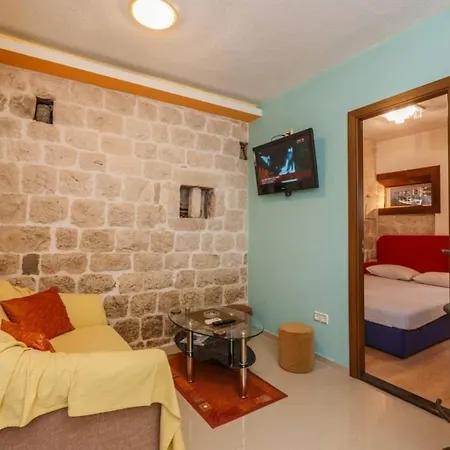 Apartment Vatavuk アパート *