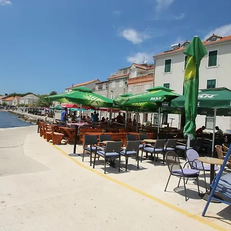Apartment Vatavuk アパート Kaštela